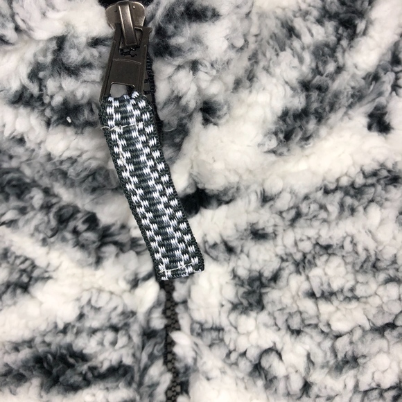 Sherpa Pullover Charcoal Print in Women's - NWT - Picture 7 of 8